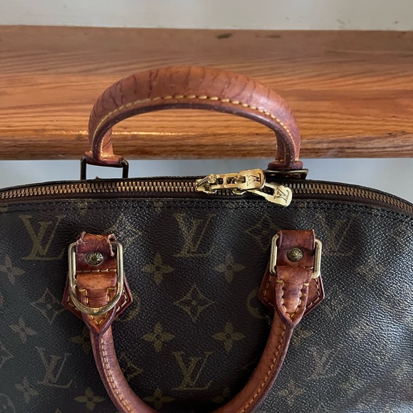 Louis Vuitton Alma PM Handbag Monogram - Picture 4 of 15